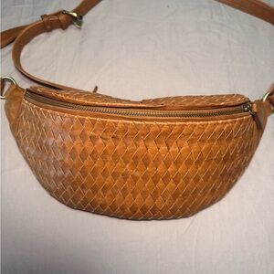 SOLD Mandrn Elegant Tan Woven Leather Crossbody Bag